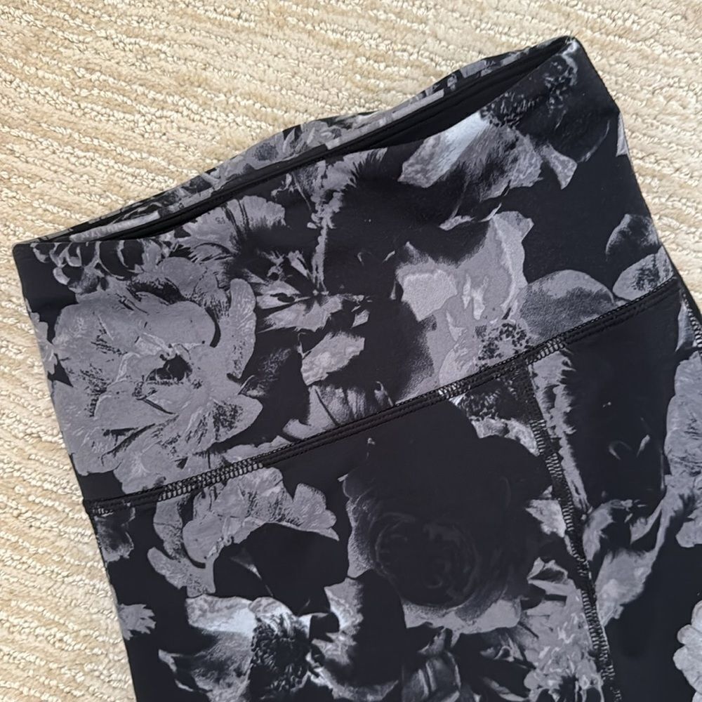Soma Sport Black and Gray Floral Leggings, Size XL - Picture 2 of 9